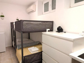 Tiny Condo w Ensuite Bathroom